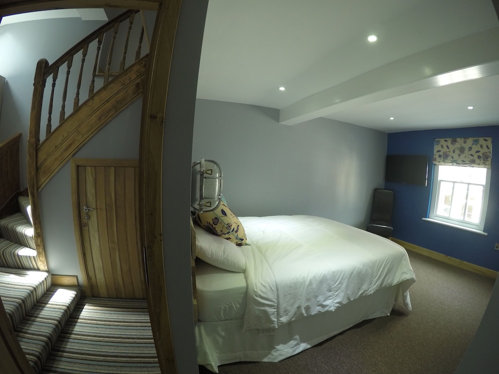 Double or Twin Room, Shared Bathroom (Moel Findeg) photo 1