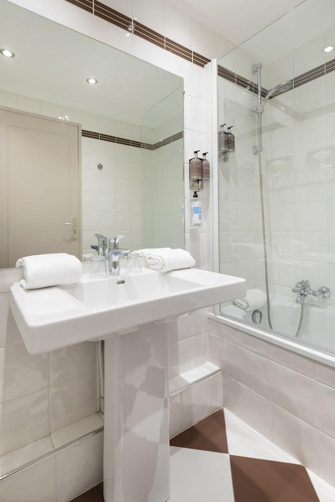 Superior Double or Twin Room (Courtyard View or City View ) - Photo 25
