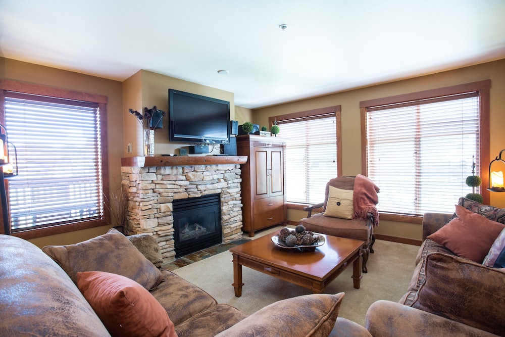 Condo, 2 Bedrooms