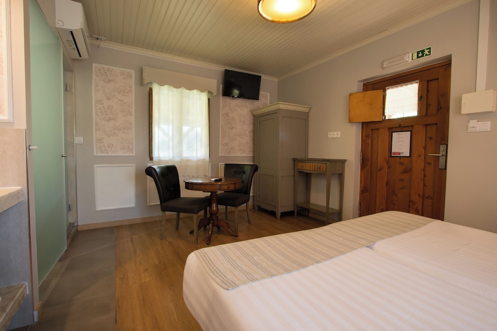 Superior Twin Room, 1 Bedroom, Garden View photo 2
