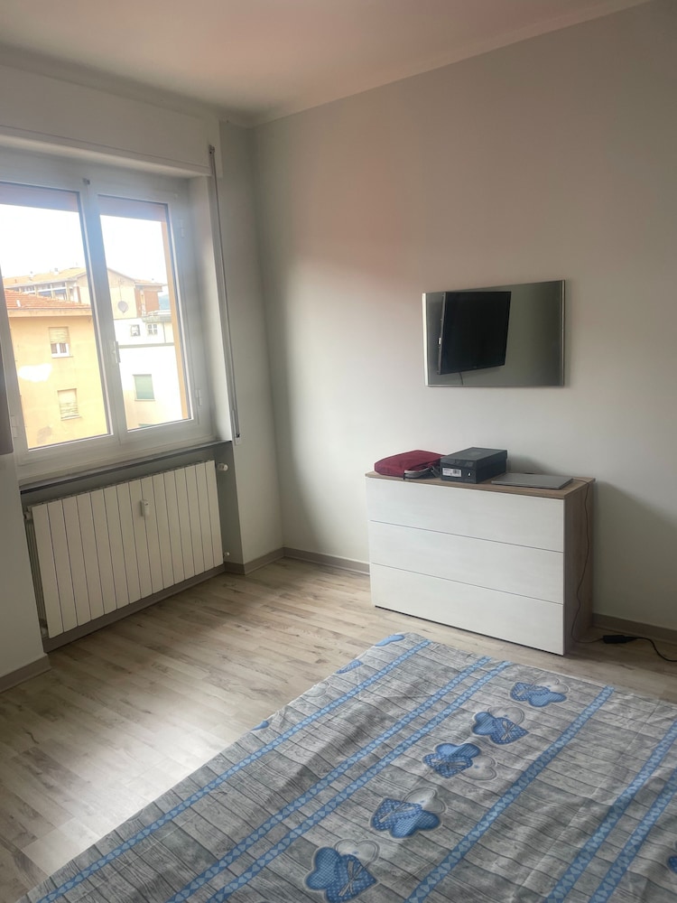 Apartment, 2 Bedrooms, Patio, City View photo 3