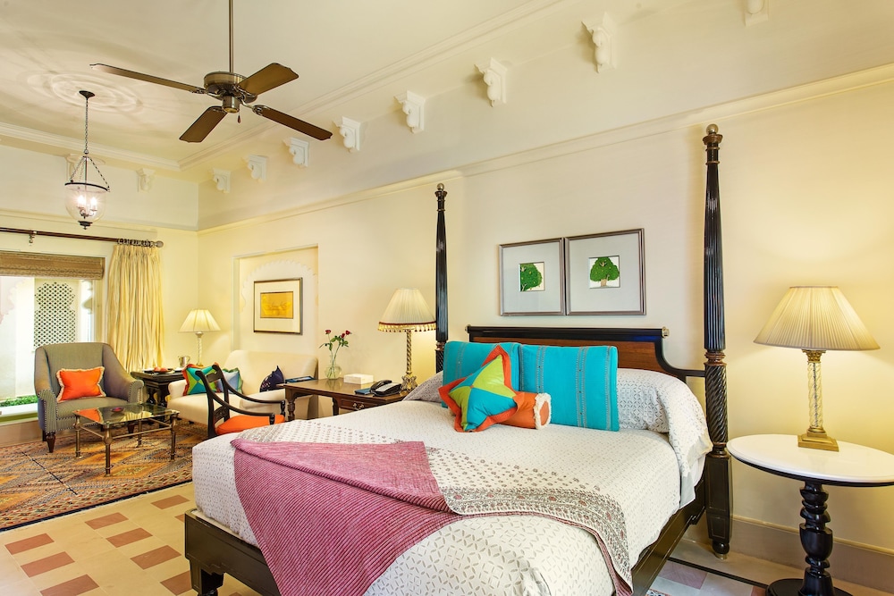 Premier Room, 1 King Bed - Photo 3