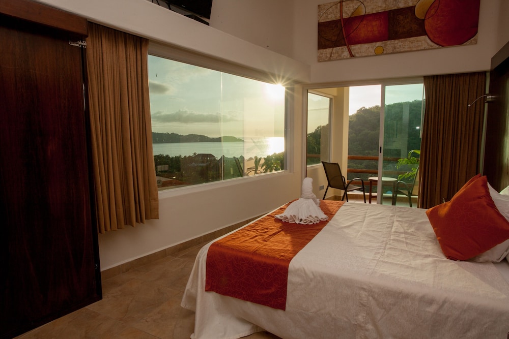 Room, 1 King Bed, Ocean View photo 2