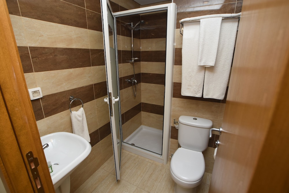 Standard Double Or Twin Room - Photo 14