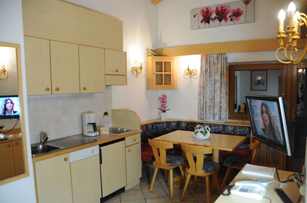 Gallery Apartment, 2 Bedrooms (Katia) photo 3