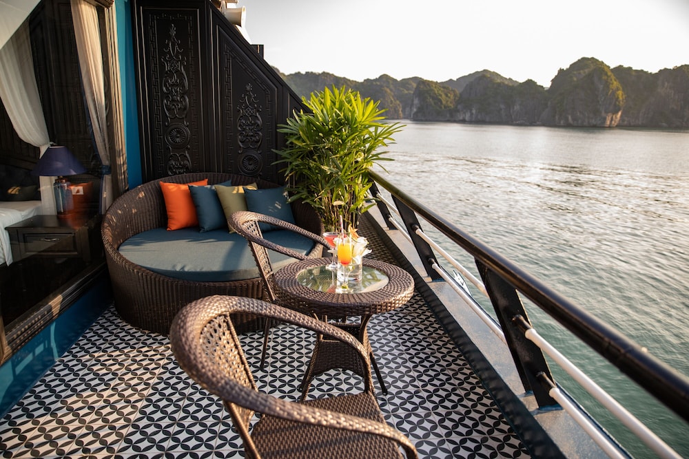 Honeymoon Suite with Private Terrace photo 3