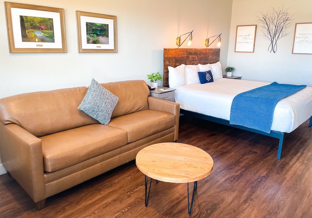 Signature Room, 1 King Bed with Sofa bed