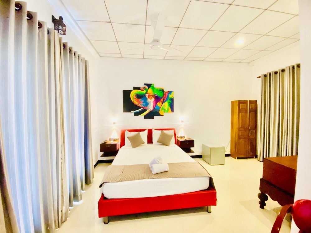 Deluxe Double Room, Mixed Dorm, Non Smoking, Pool View photo 1