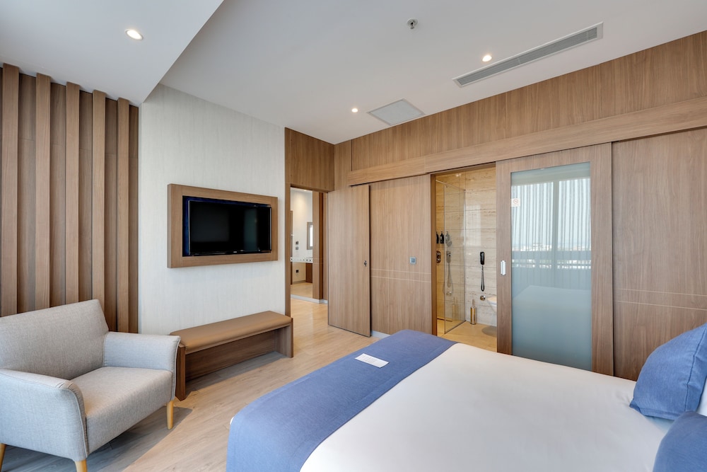 Suite, 1 King Bed, Terrace