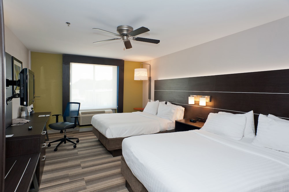 Standard Room, 2 Queen Beds - Photo 1