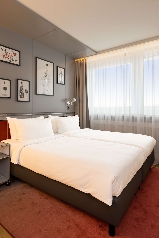 Standard Room thumbnail 6