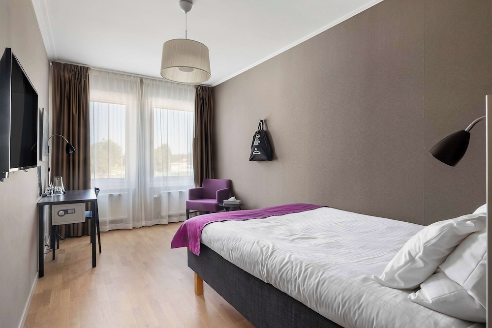 Economy Room, 1 Double Bed, Non Smoking - Photo 1