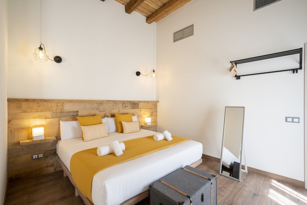 Deluxe Room, Balcony - Photo 3