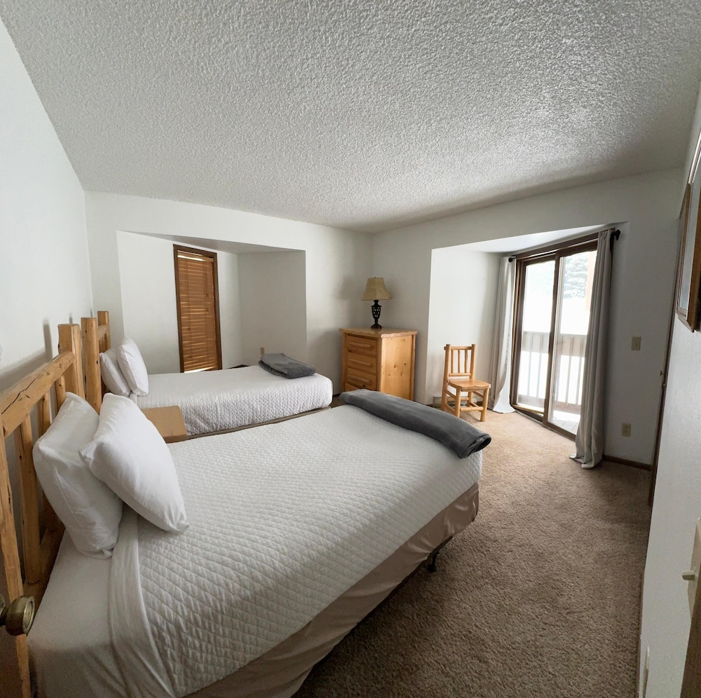 Basic Condo, 2 Bedrooms