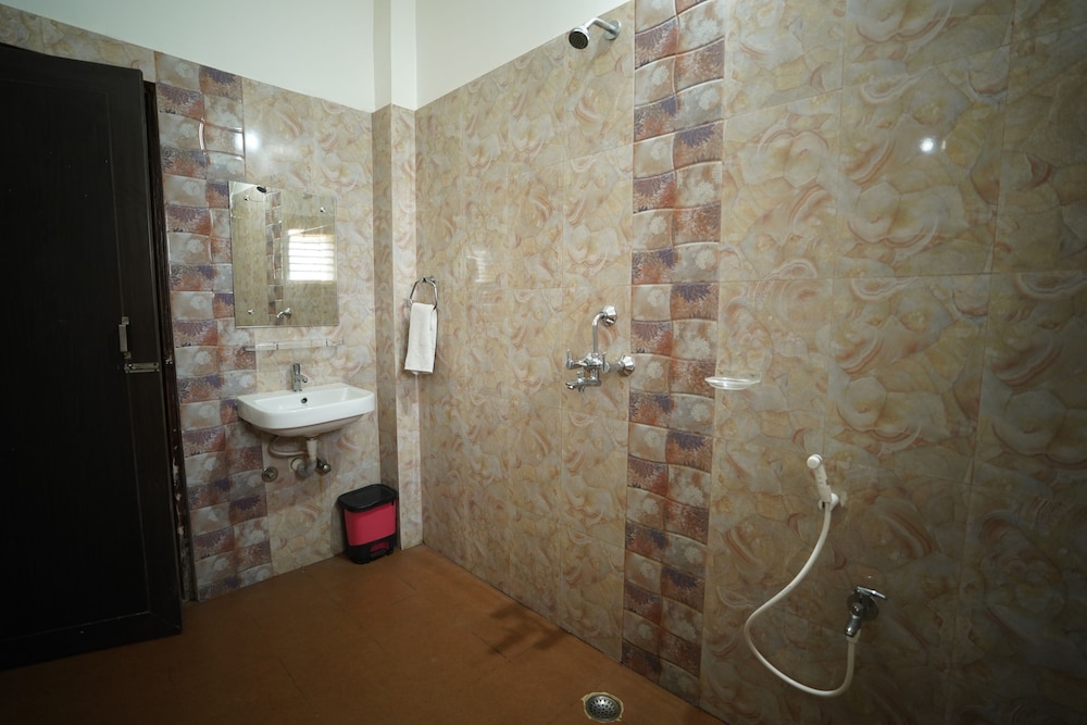Deluxe Double Room, Shared Bathroom photo 3