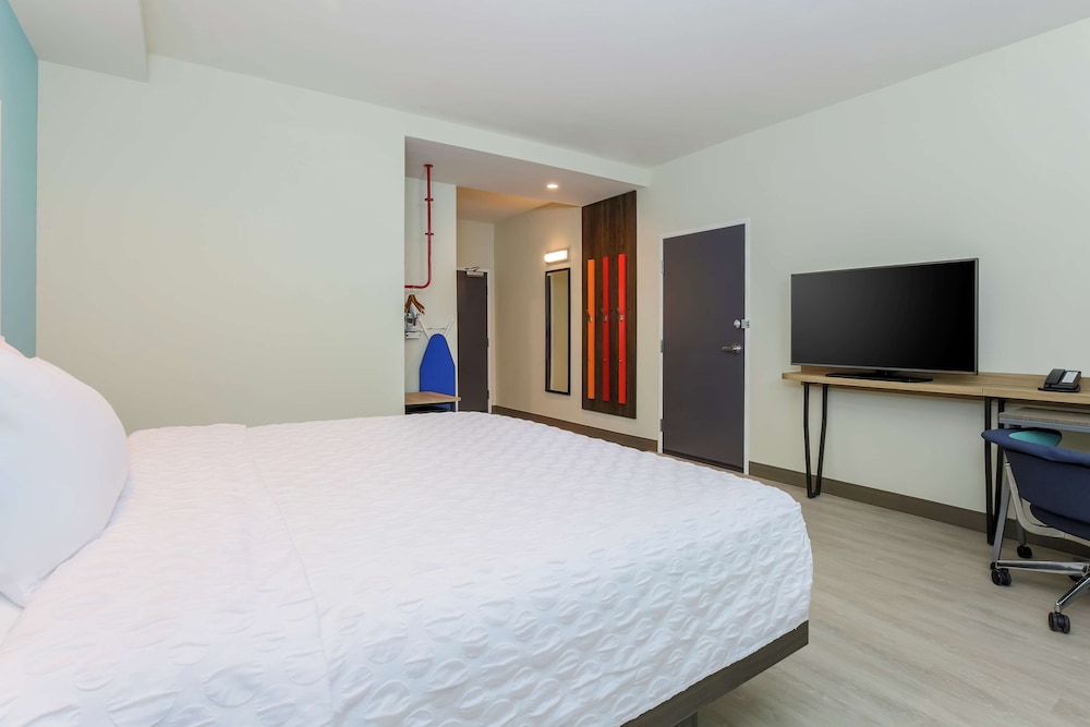 Room, 1 King Bed, Accessible, Bathtub