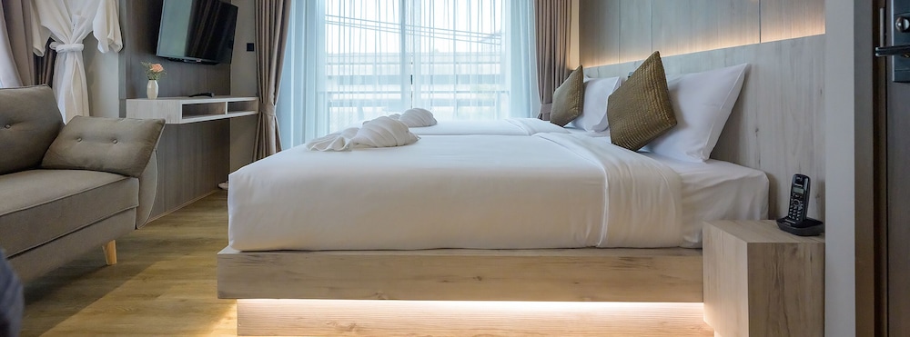 Premier Twin Room - Photo 1