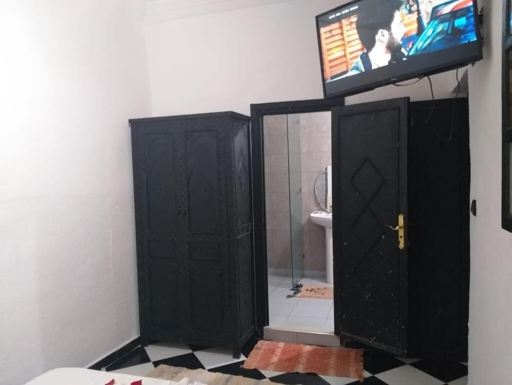 Basic Single Room - Photo 6