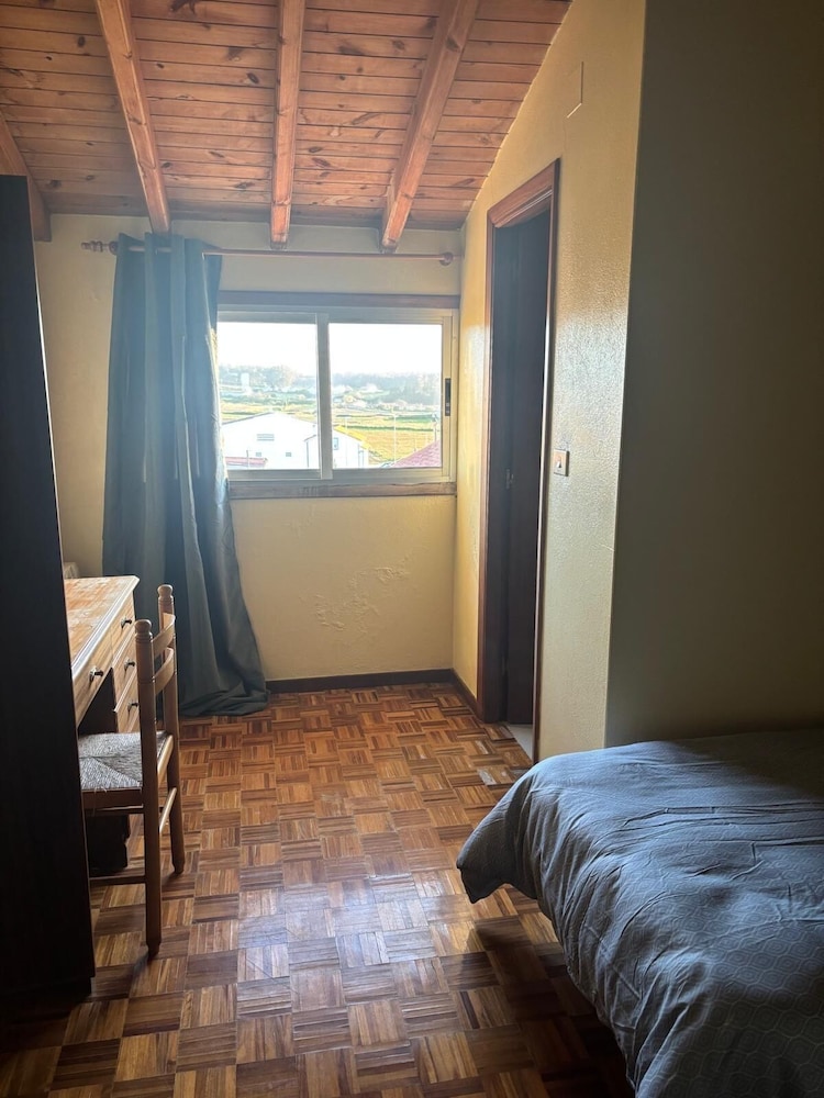 Basic Twin Room, Mountain View photo 2