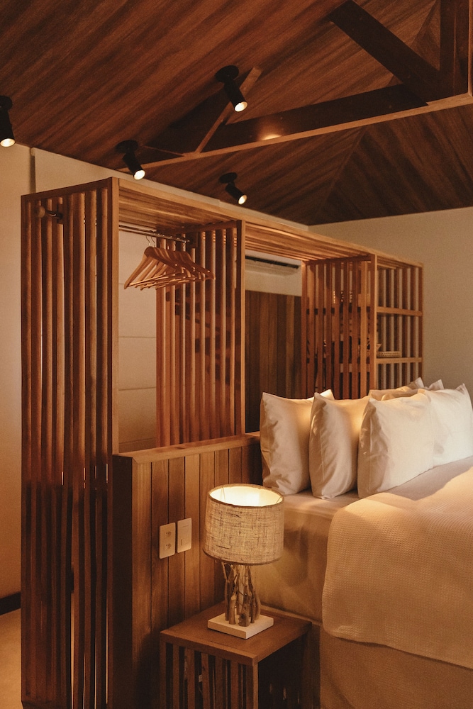 Deluxe Room, 1 Bedroom, Mountain View photo 2