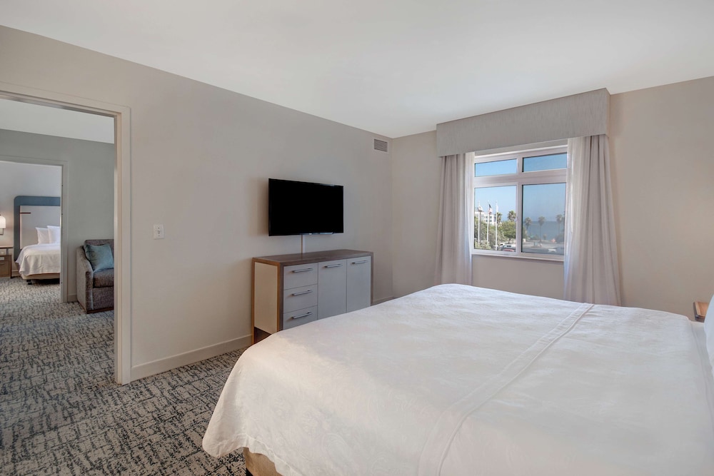 Two Bedroom Suite, One King and One Queen Bed, Non-Smoking - Photo 1