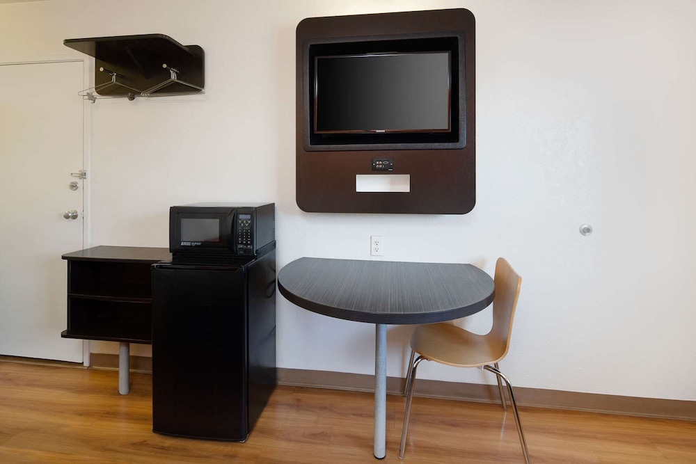 Deluxe Room, 2 Double Beds, Non Smoking, Refrigerator & Microwave photo 3