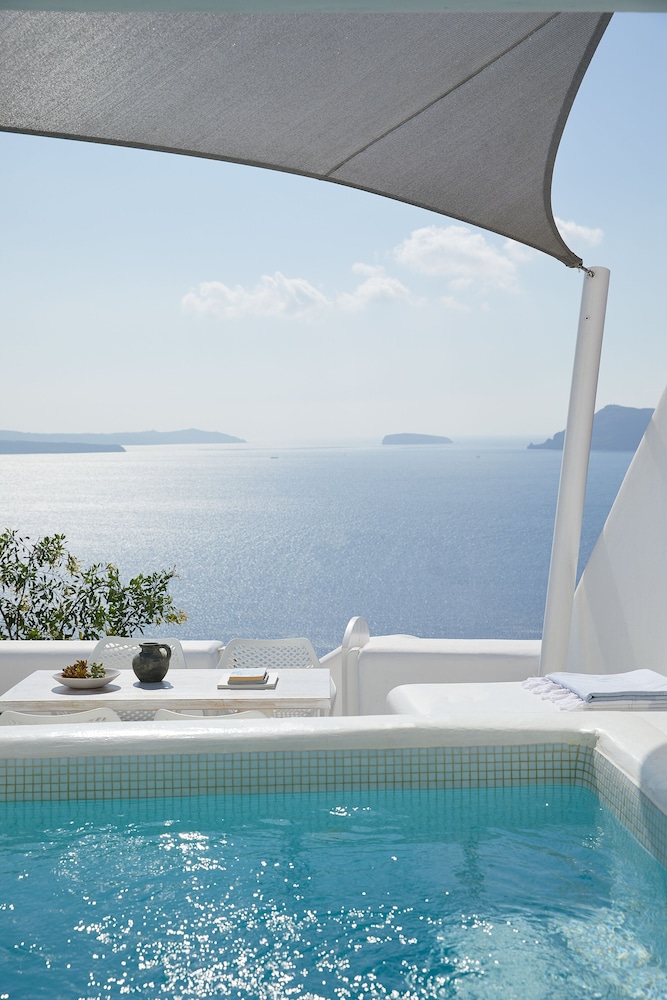 Deluxe Villa with Outdoor Private Heated Pool and Caldera View - Photo 17