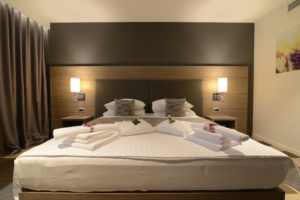 Deluxe Suite, 1 Queen Bed photo 3