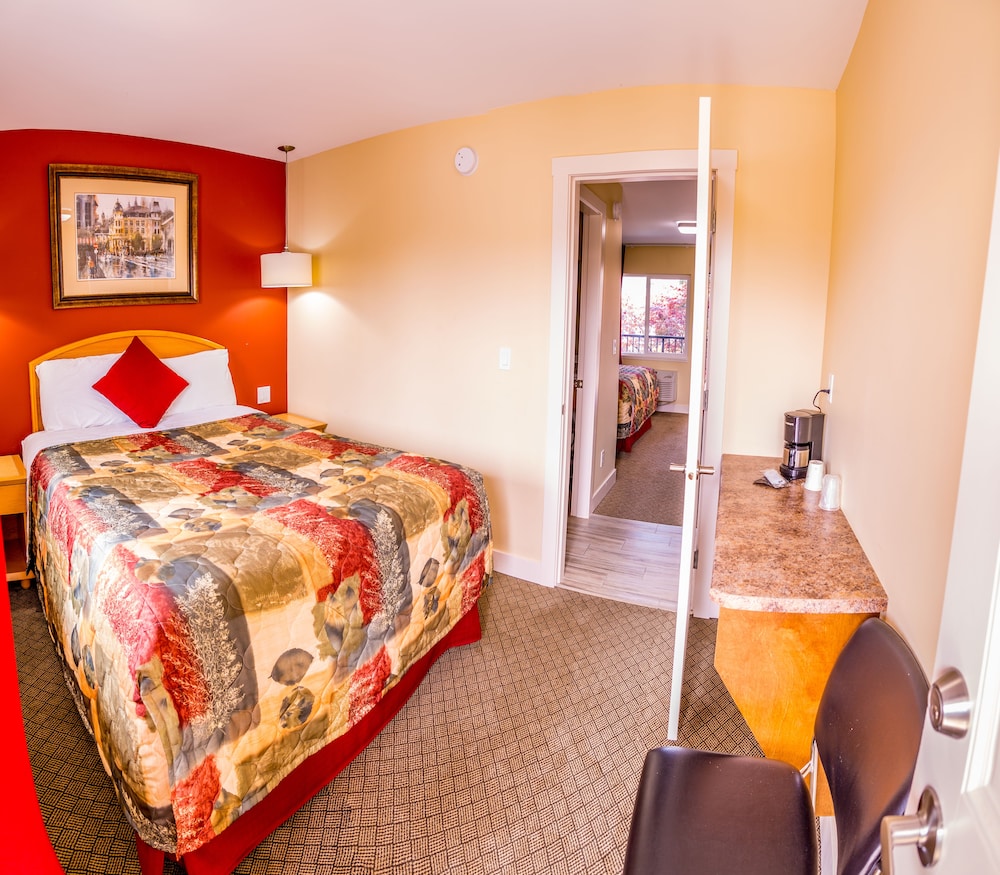 Room, 2 Queen Beds, Courtyard View, Poolside photo 2