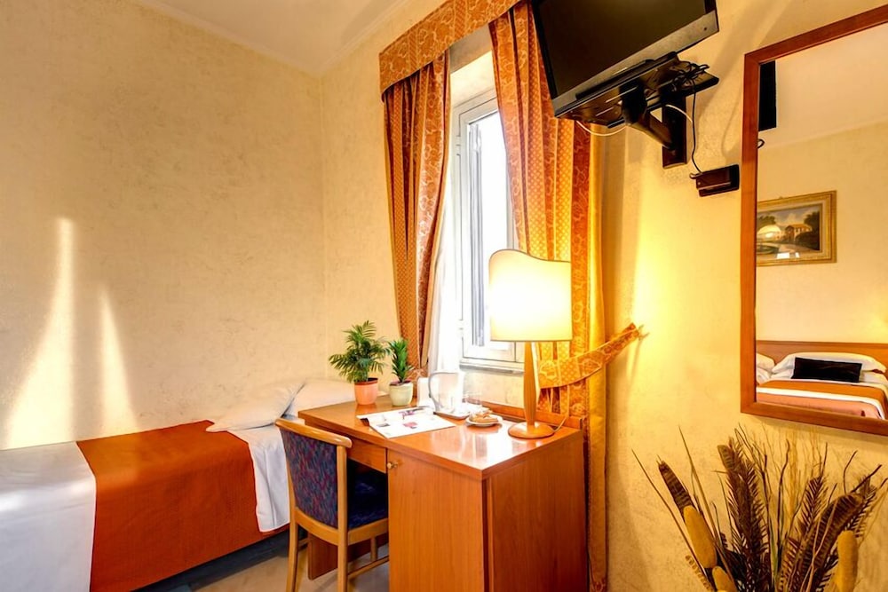 Single Room photo 2