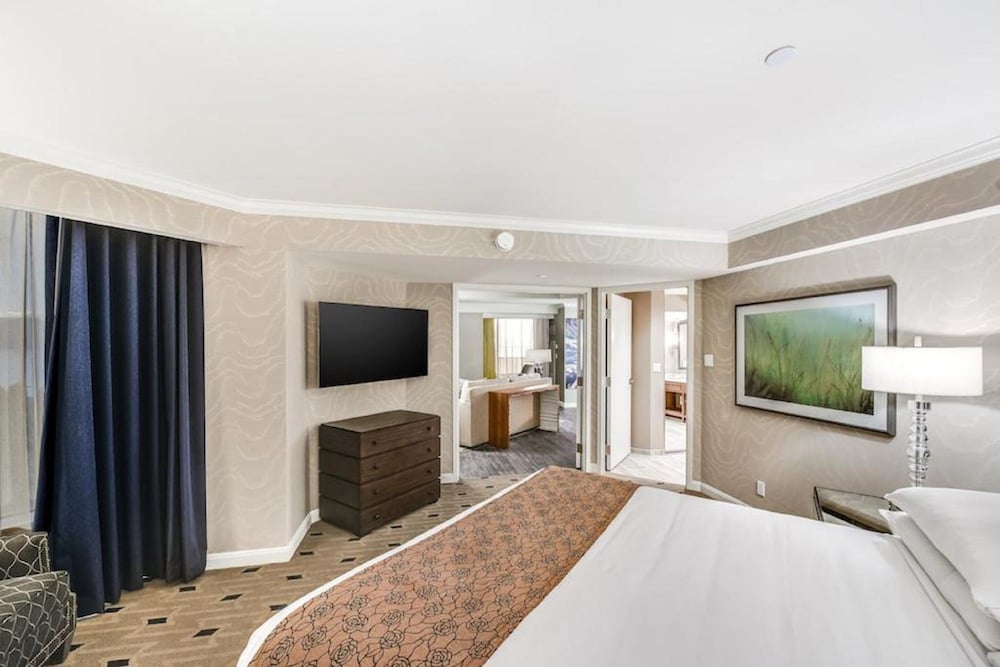 Premier Balcony Suite King Smoking photo 2