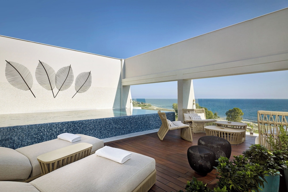 Suite, 2 Bedrooms, Sea View (Balcony) - Photo 2