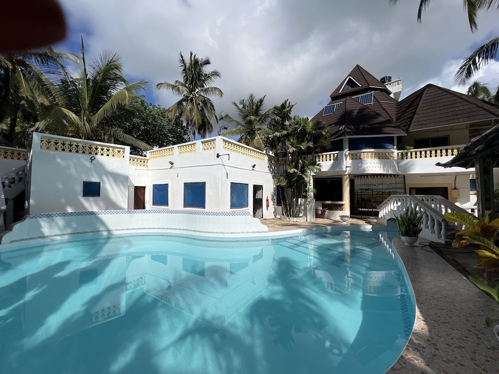 Villa photo 2