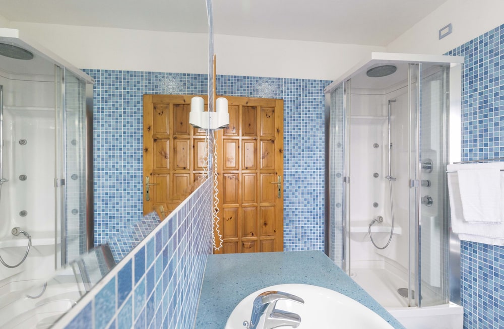 Classic Triple Room, Garden View photo 2
