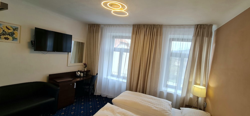 Standard Double Room, 1 King Bed photo 2