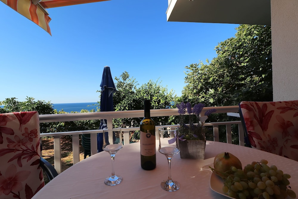 Studio (Studio Apartment with SeaView)