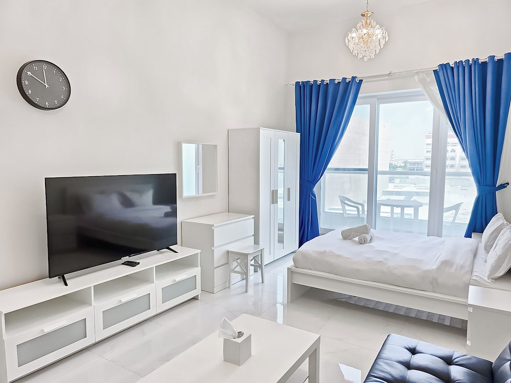 Standard Studio, 1 King Bed with Sofa bed, Non Smoking photo 1