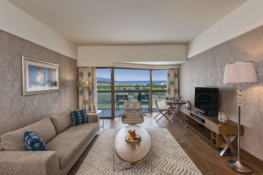 HILTON SUITE WITH SEA VIEW