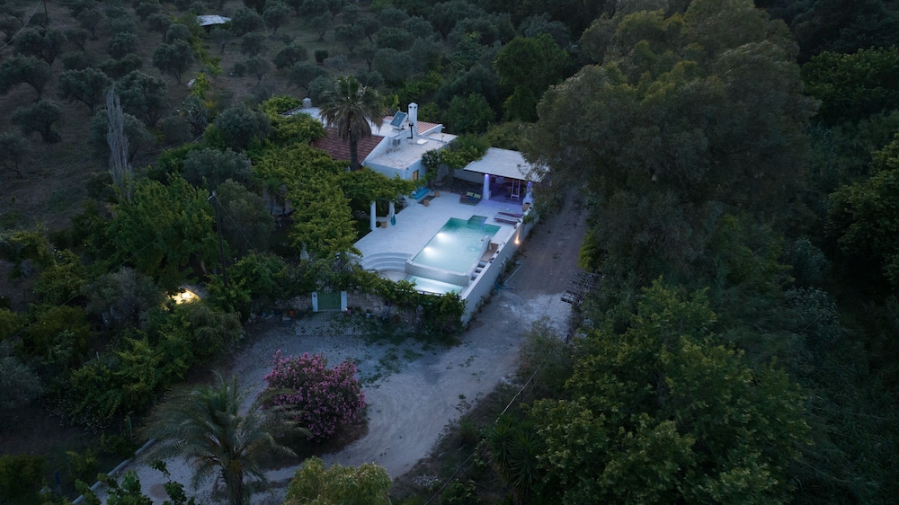Traditional House, 2 Bedrooms, Private Pool photo 3