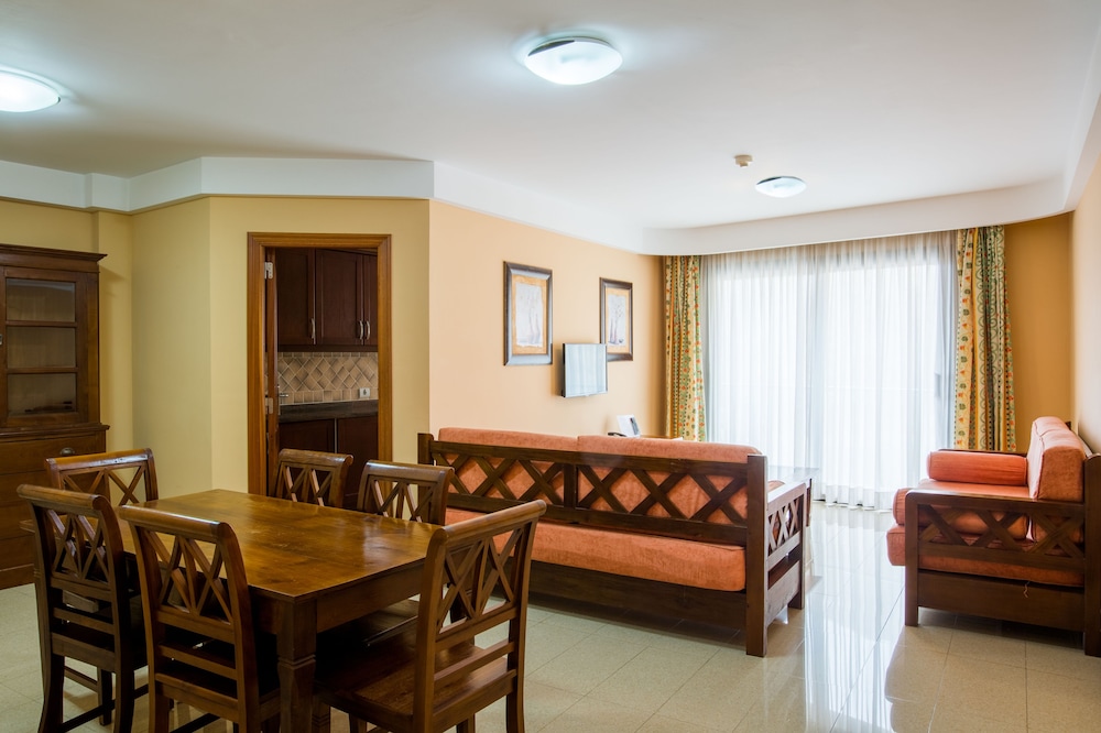 Apartment, 2 Bedrooms, Balcony thumbnail 6