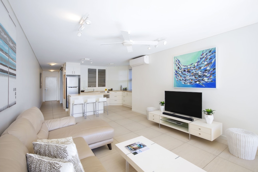 Deluxe Apartment, 1 Bedroom, Pool View, Beachfront photo 2