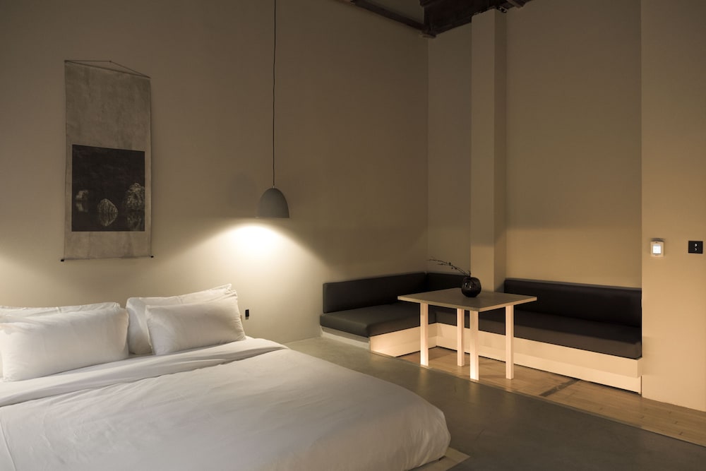 Premium Room thumbnail 6