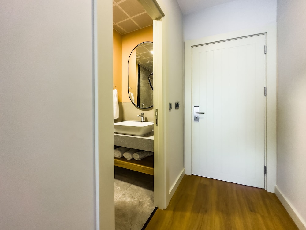 Deluxe Double Room, Balcony,Side Sea View - Photo 19