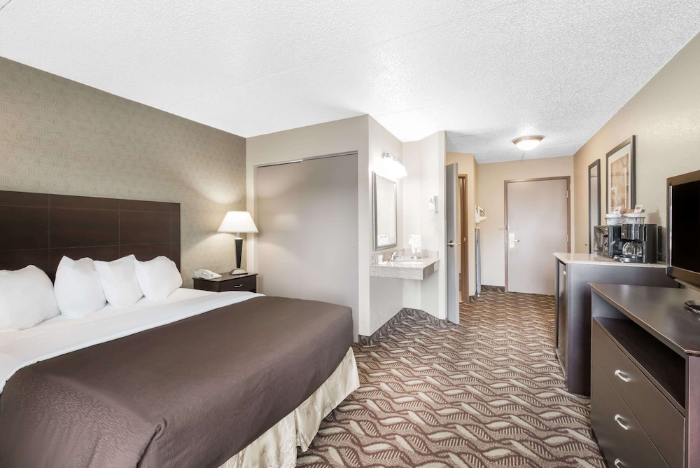 Suite, 1 Queen Bed, Non Smoking - Photo 1