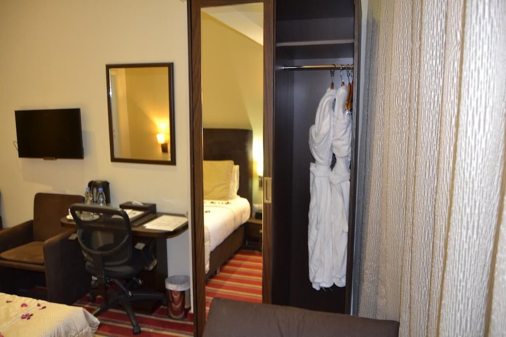 Executive Suite photo 2