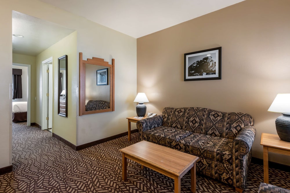 Suite, 2 Queen Beds, Non Smoking, Microwave