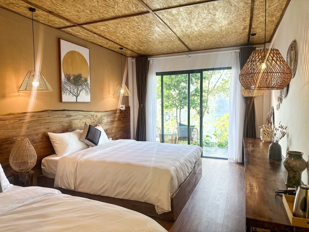 Deluxe Triple Room, Lake View photo 1