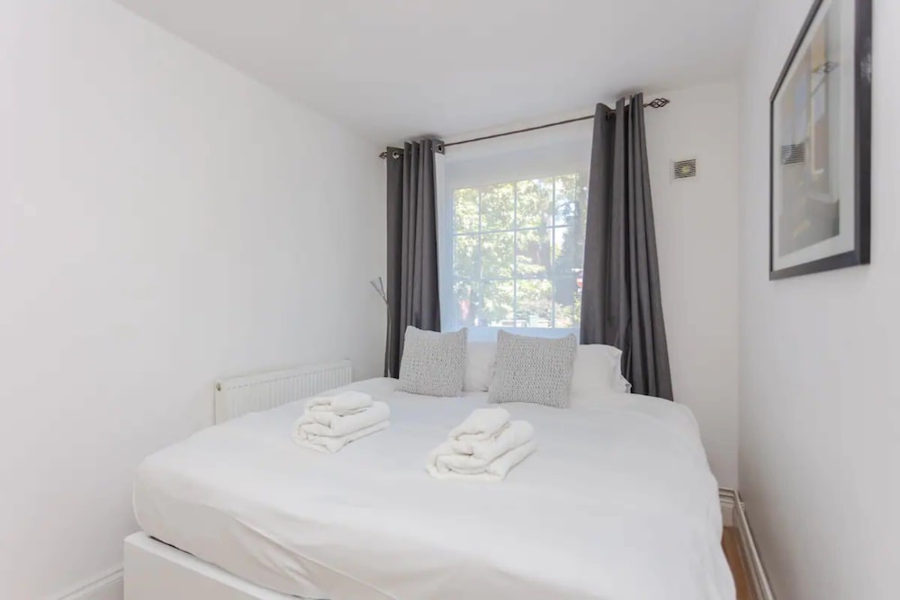 Basic Apartment, Multiple Beds