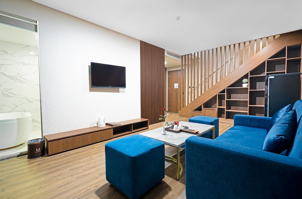Family Room, 2 Bedrooms, City View photo 2