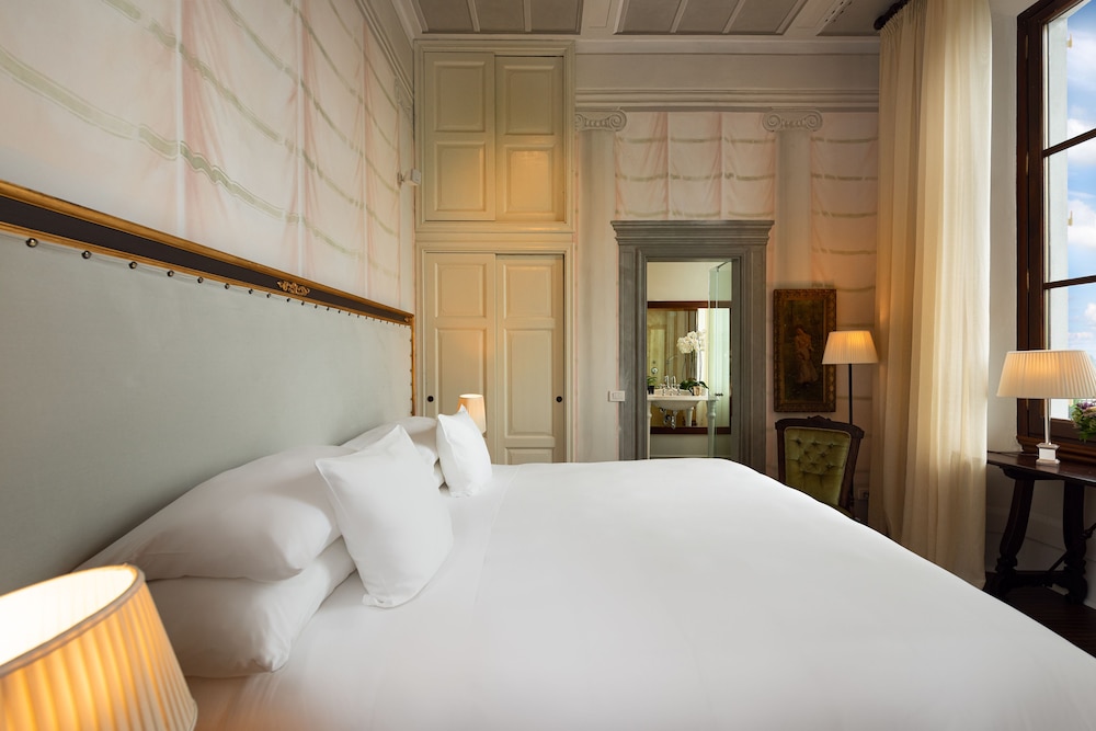 Deluxe Room (Dome View)